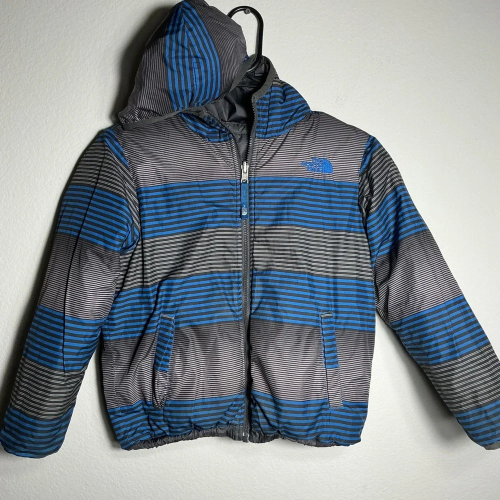 The North Face Puffer Jacket Boys S 7/8 Reversible Gray Blue Hooded Head Gloves
